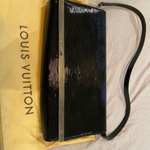 Louis Vuitton black shiny leather clutch / shoulder bag